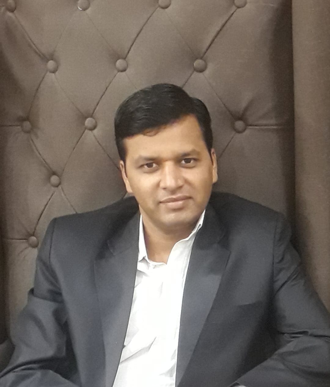 Manoj Guptaa — Financial Consultant